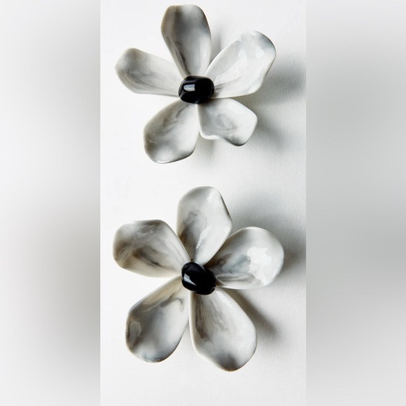 Nwt- Zara- MAXI RESIN FLOWER EARRINGS - Picture 4 of 6